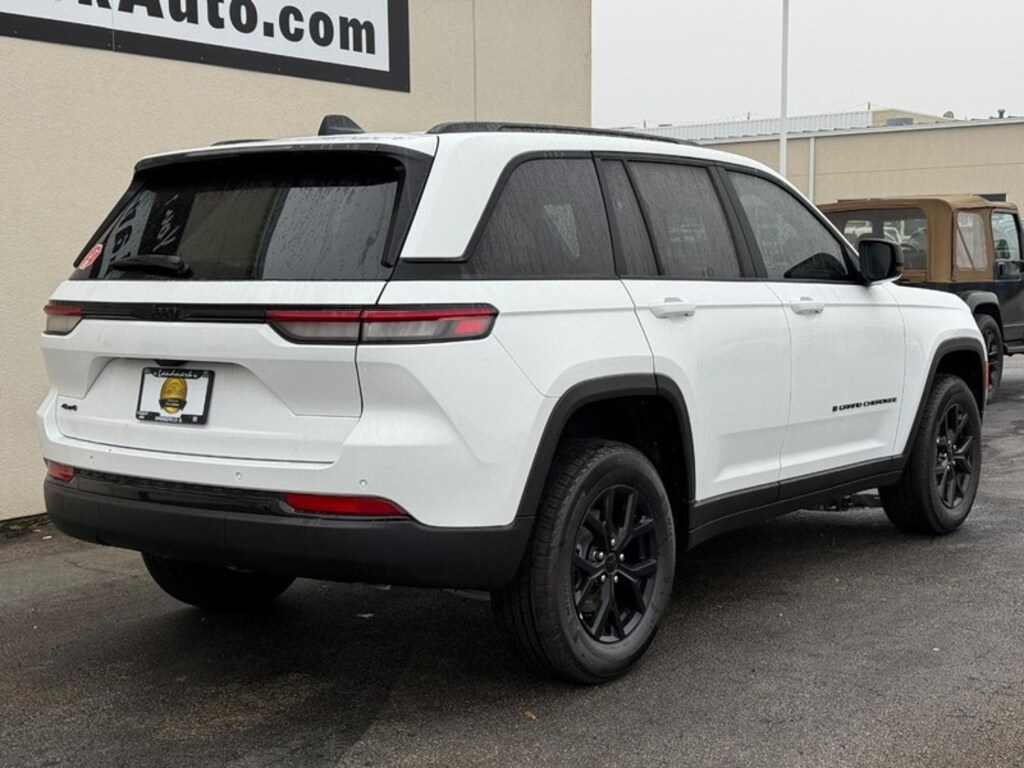 New 2025 Jeep Grand Cherokee Laredo 4x4 Sport Utility