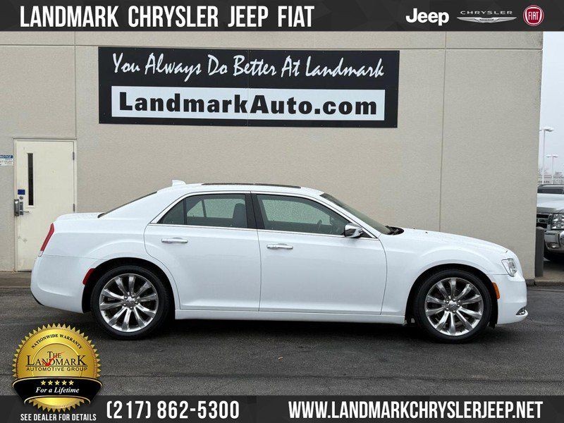 2020 Chrysler 300 Limited's photo