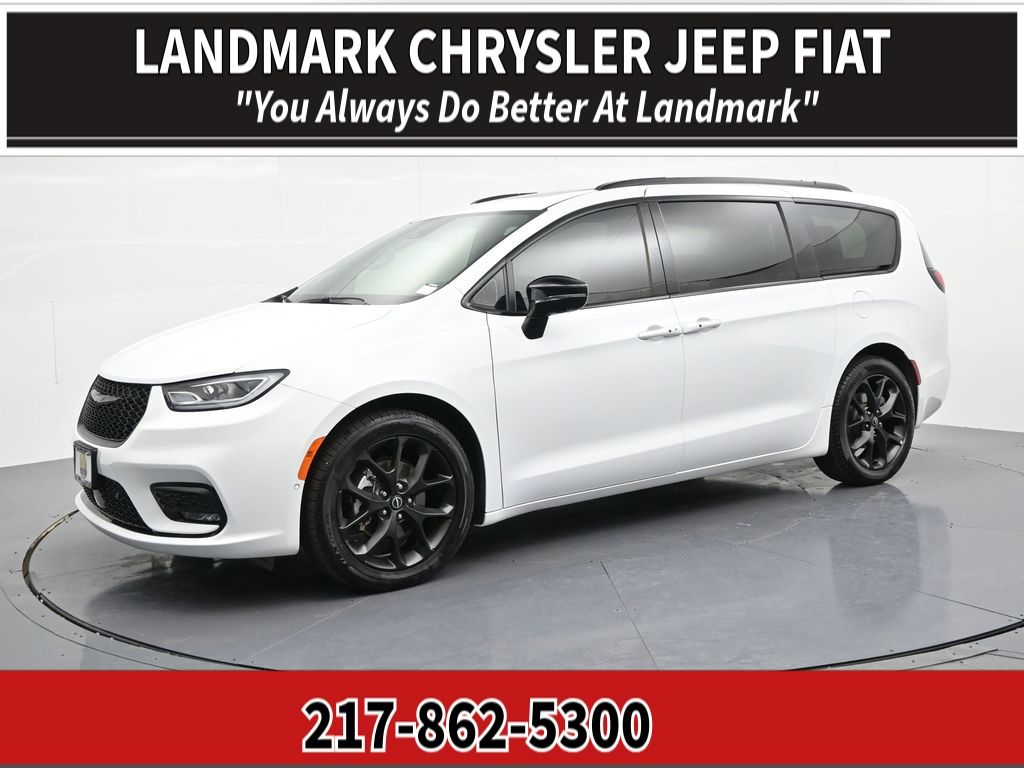 2026 Chrysler Pacifica Limited's photo