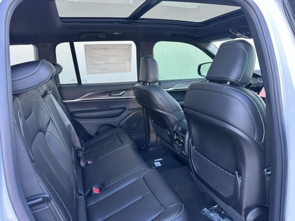 New 2025 Jeep Grand Cherokee Limited 4x4 Sport Utility