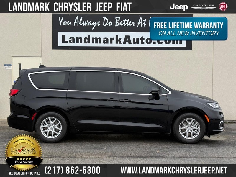 2026 Chrysler Pacifica Select's photo