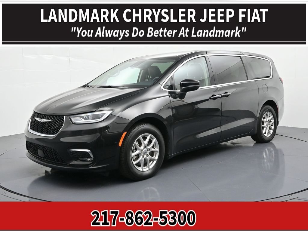 2023 Chrysler Pacifica Touring L's photo