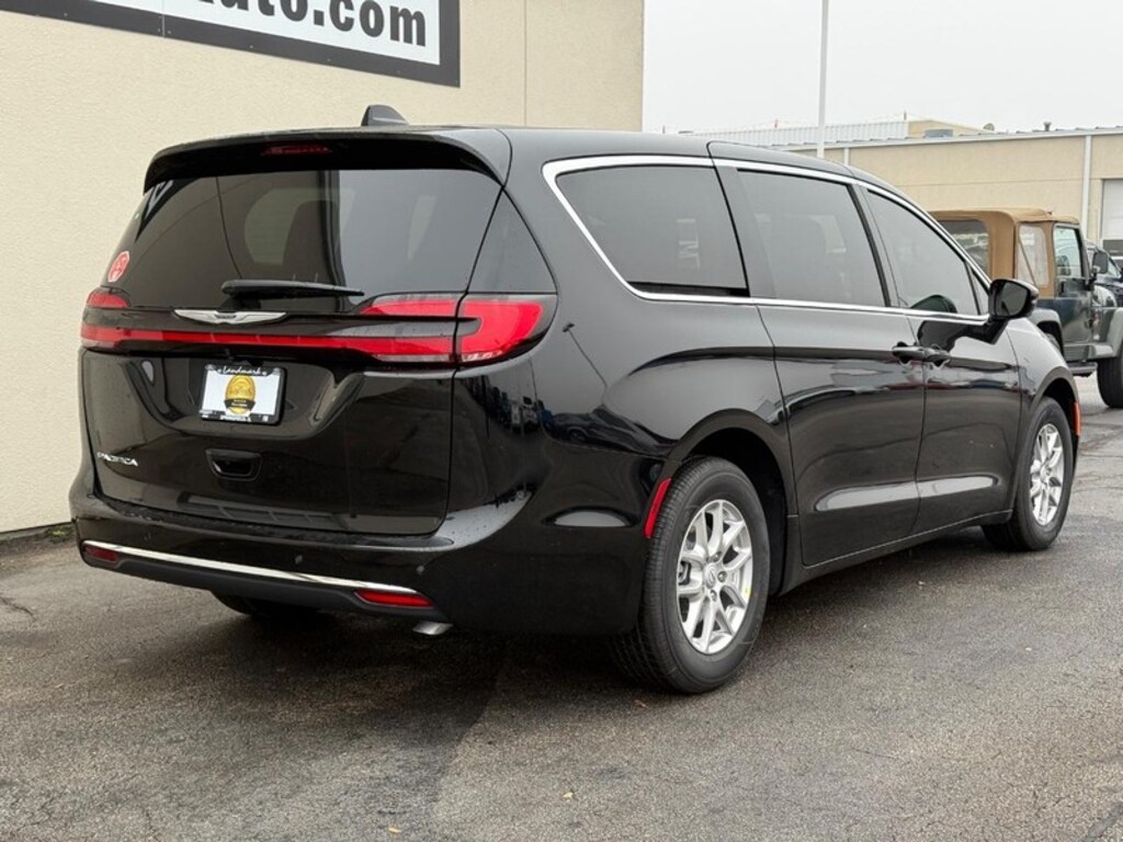 New 2026 Chrysler Pacifica Select FWD Passenger Van