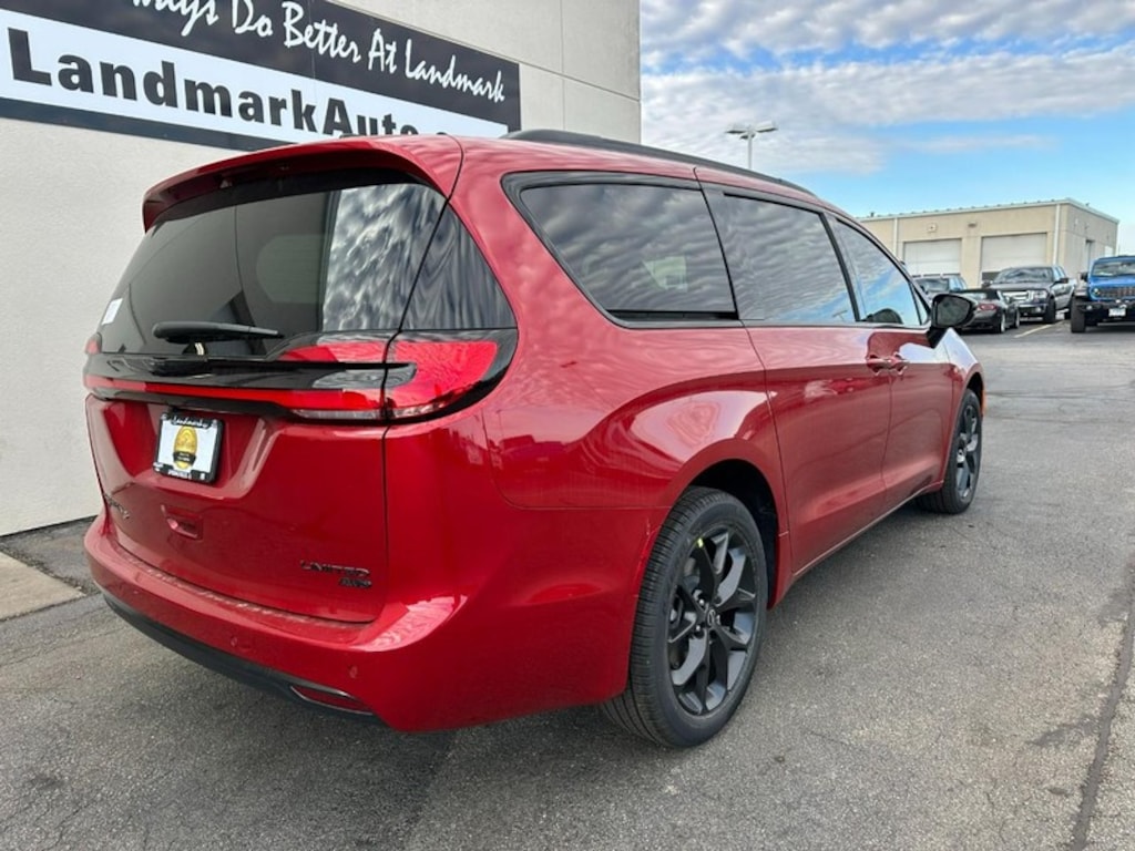 New 2026 Chrysler Pacifica Limited AWD Passenger Van