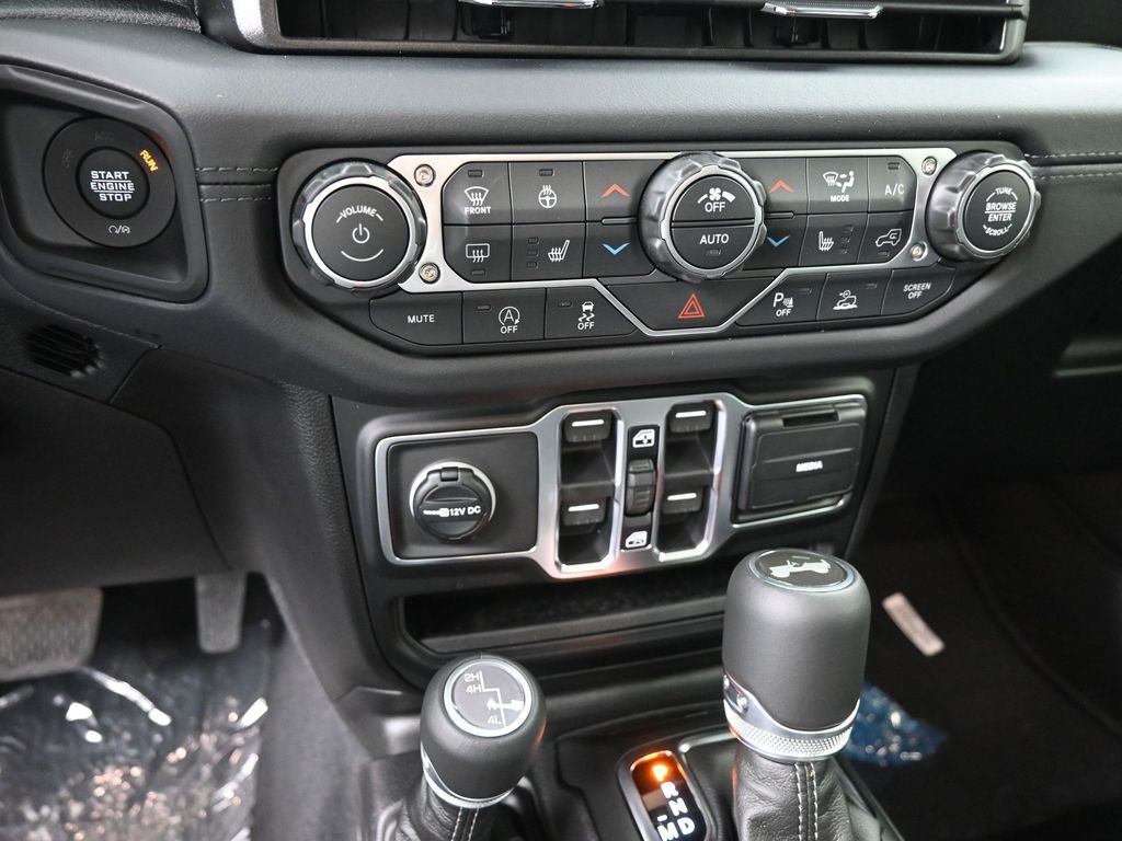 2026 Jeep Wrangler 4-Door Sahara - Photo 13