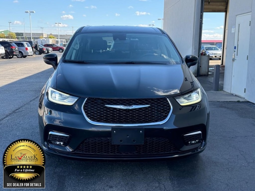 Used 2023 Chrysler Pacifica Touring L FWD Mini-Van