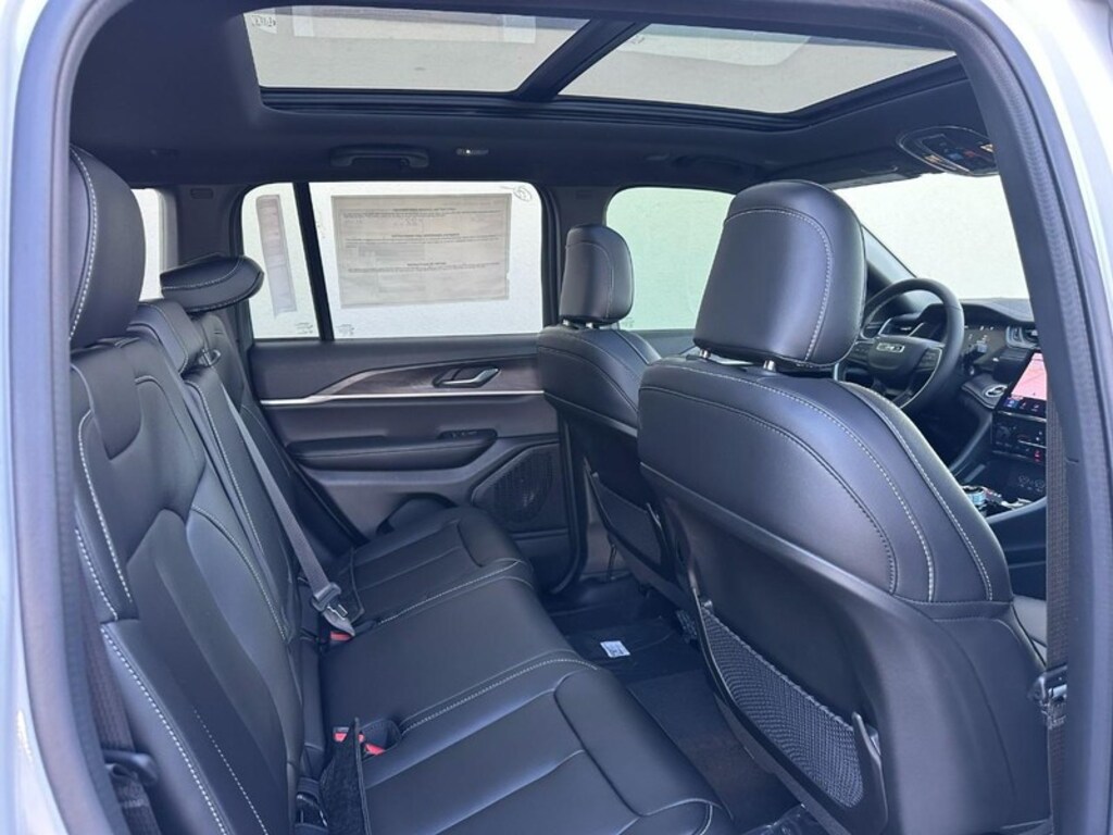 New 2025 Jeep Grand Cherokee Limited 4x4 Sport Utility