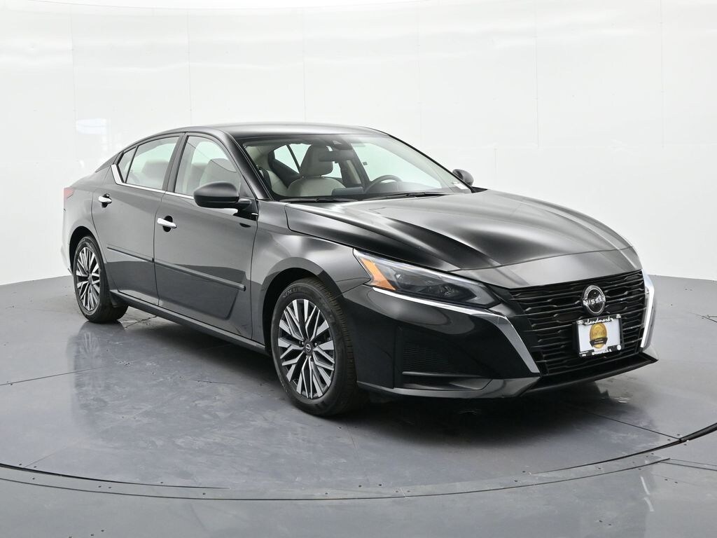 Used 2024 Nissan Altima 2.5 SV Sedan