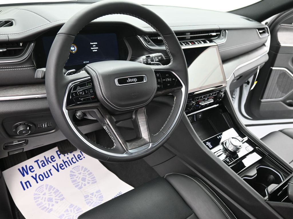 2025 Jeep Grand Cherokee Overland - Photo 17