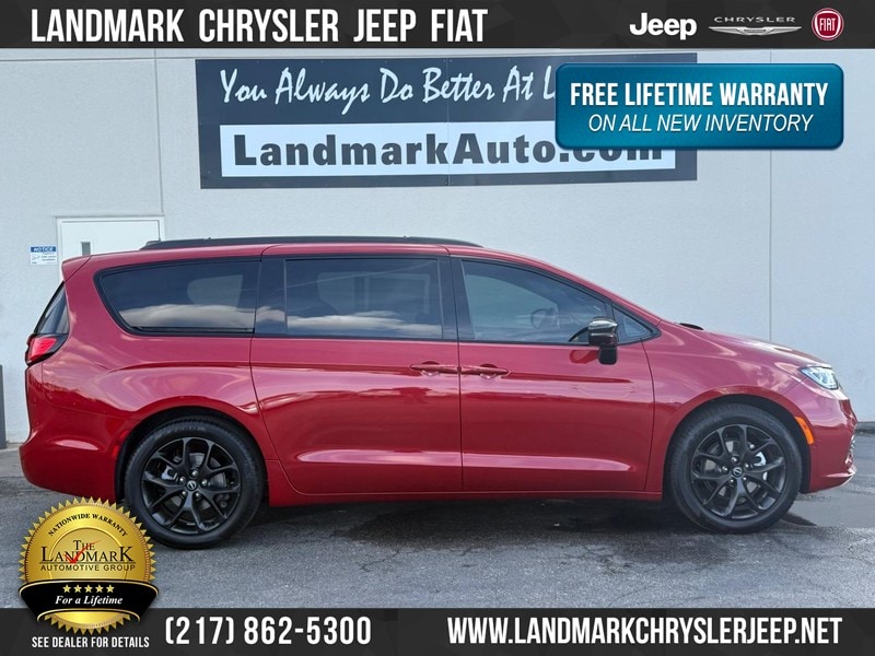 2026 Chrysler Pacifica Select's photo