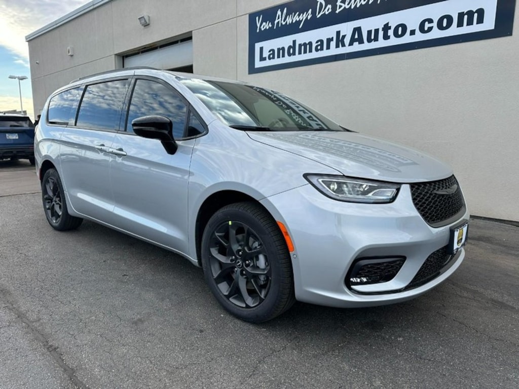 New 2026 Chrysler Pacifica Limited AWD Passenger Van