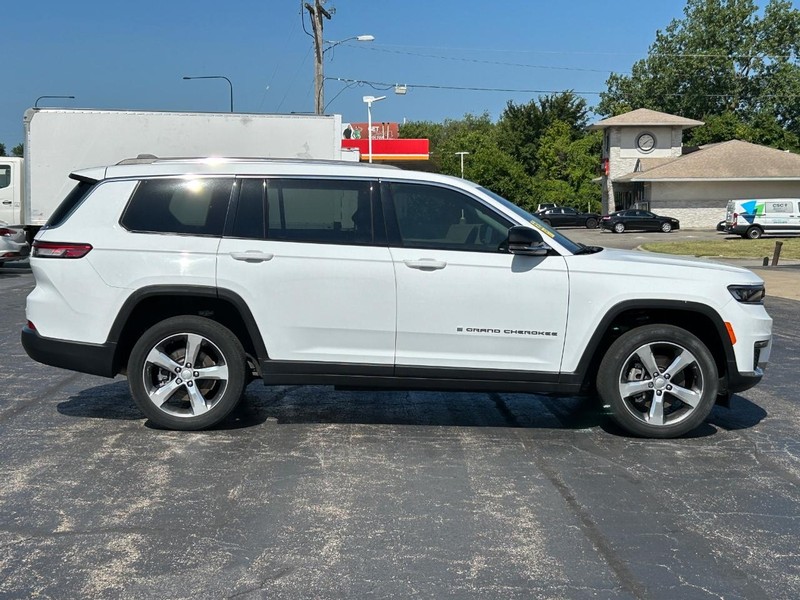 Used 2021 Jeep Grand Cherokee L Limited with VIN 1C4RJKBG5M8104985 for sale in Springfield, IL