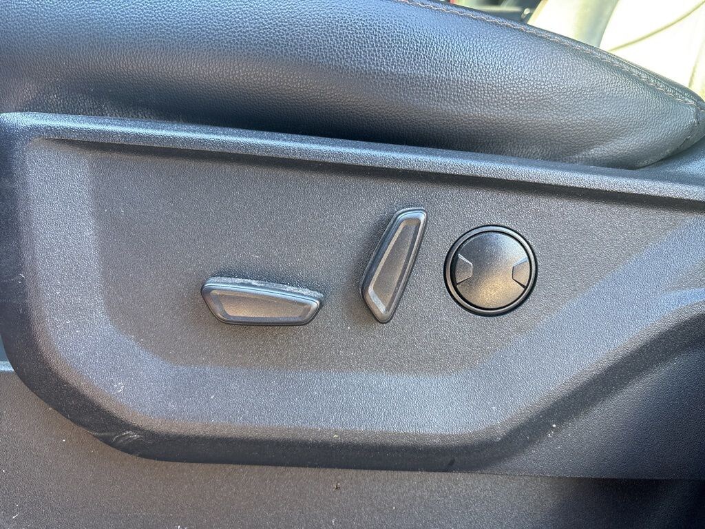 Used 2025 Ford F-250SD Lariat Truck