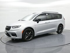 2026 Chrysler Pacifica Limited Passenger Van