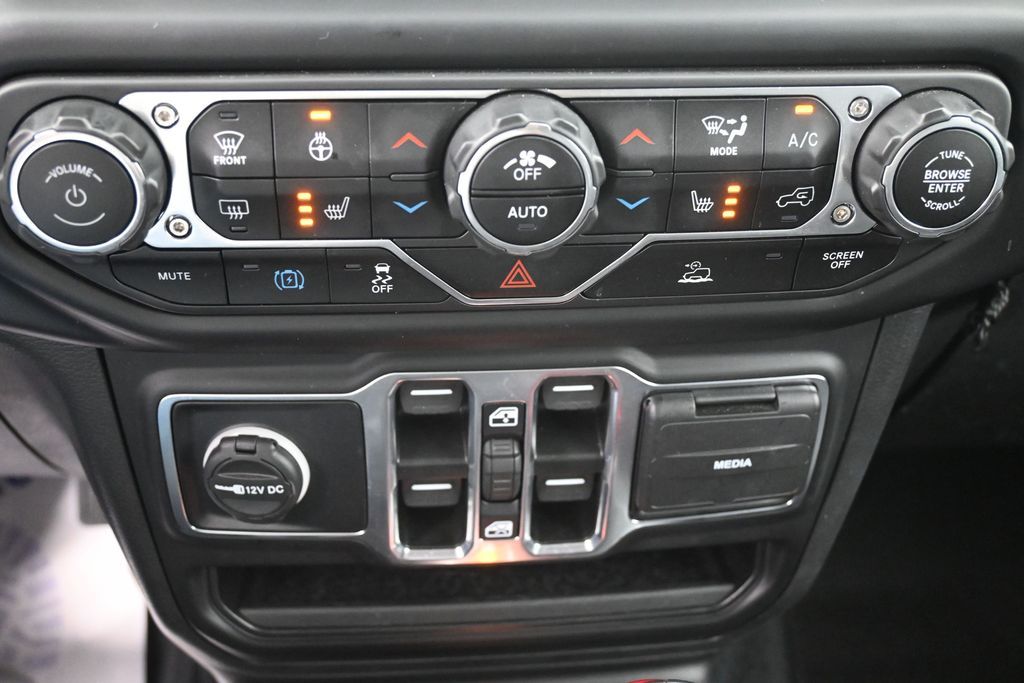 2022 Jeep Wrangler Unlimited Sahara 4XE - Photo 13