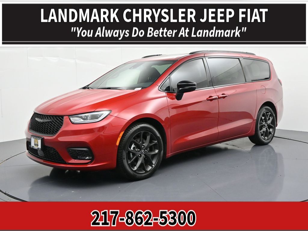 2026 Chrysler Pacifica Select's photo