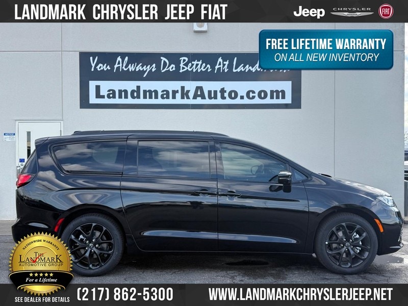 2026 Chrysler Pacifica Select's photo