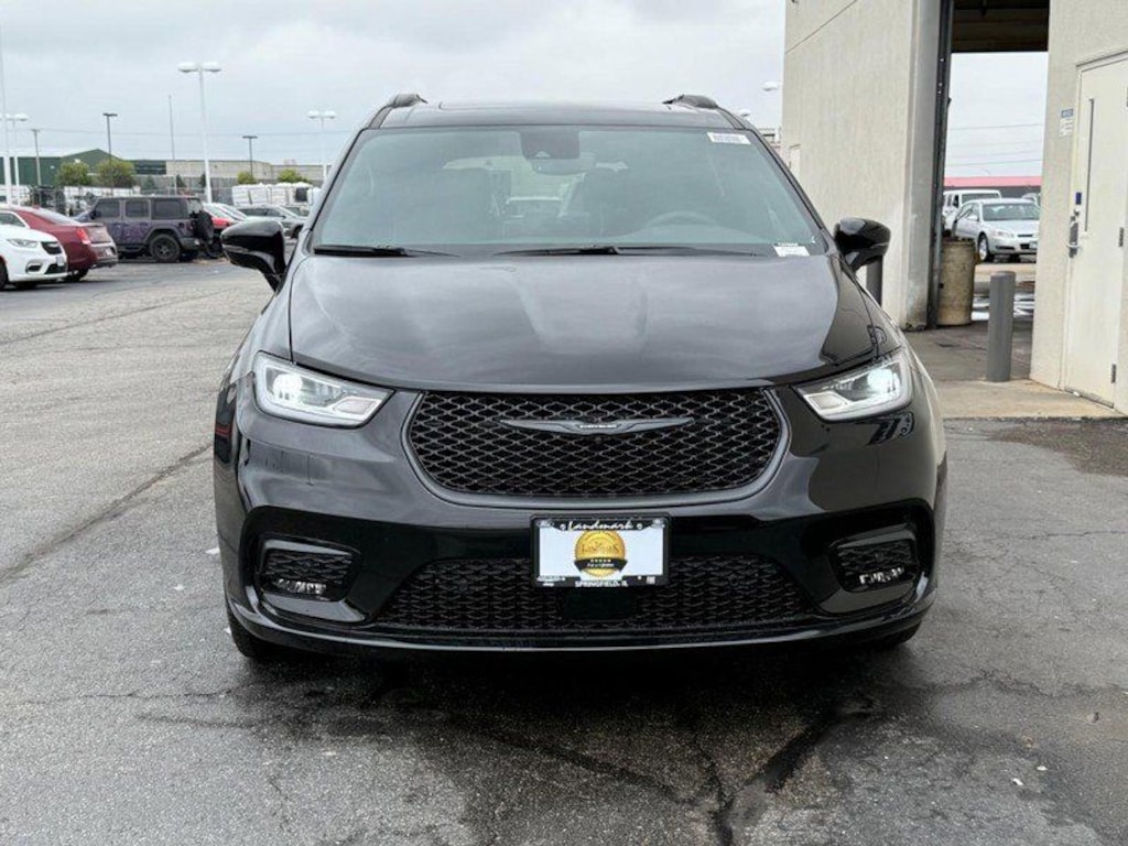 New 2026 Chrysler Pacifica Limited Passenger Van