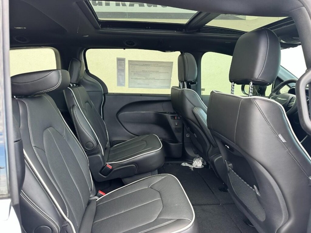 New 2026 Chrysler Pacifica Limited FWD Passenger Van