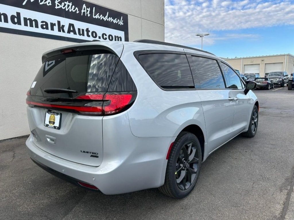 New 2026 Chrysler Pacifica Limited AWD Passenger Van