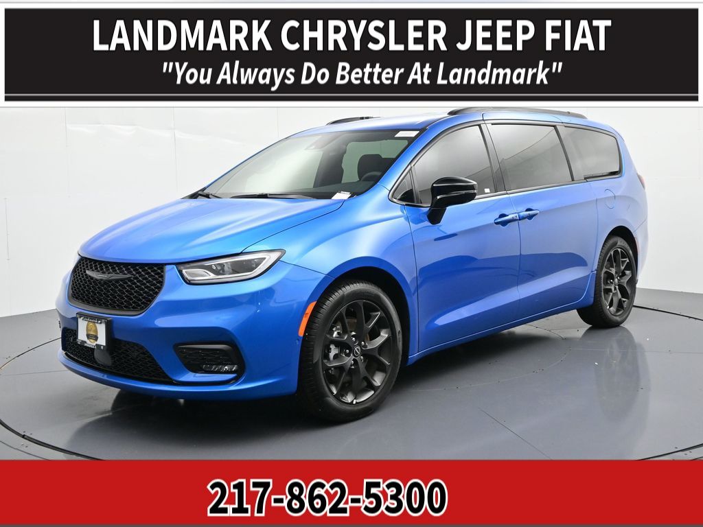 2026 Chrysler Pacifica Select's photo