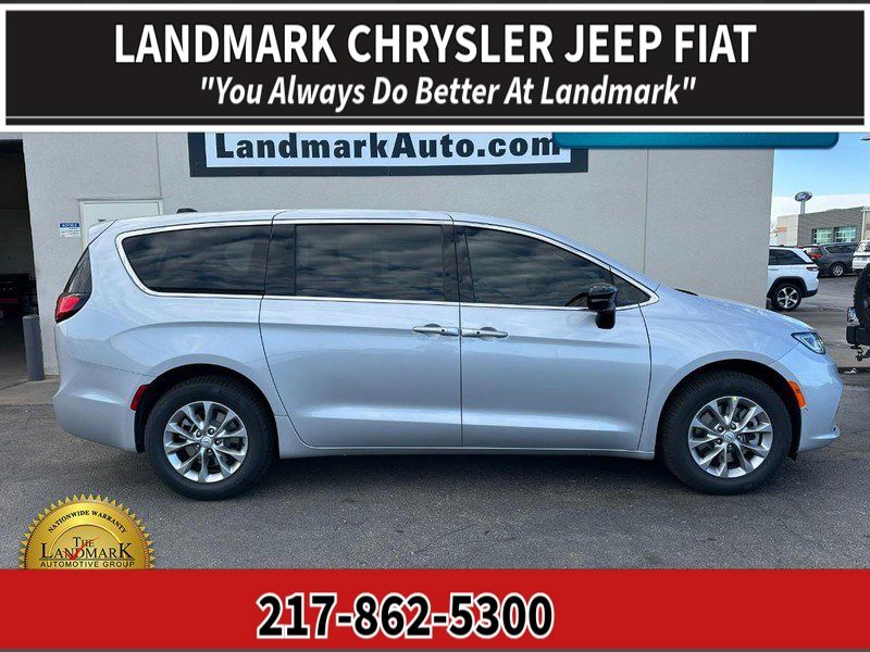 2026 Chrysler Pacifica Select AWD's photo
