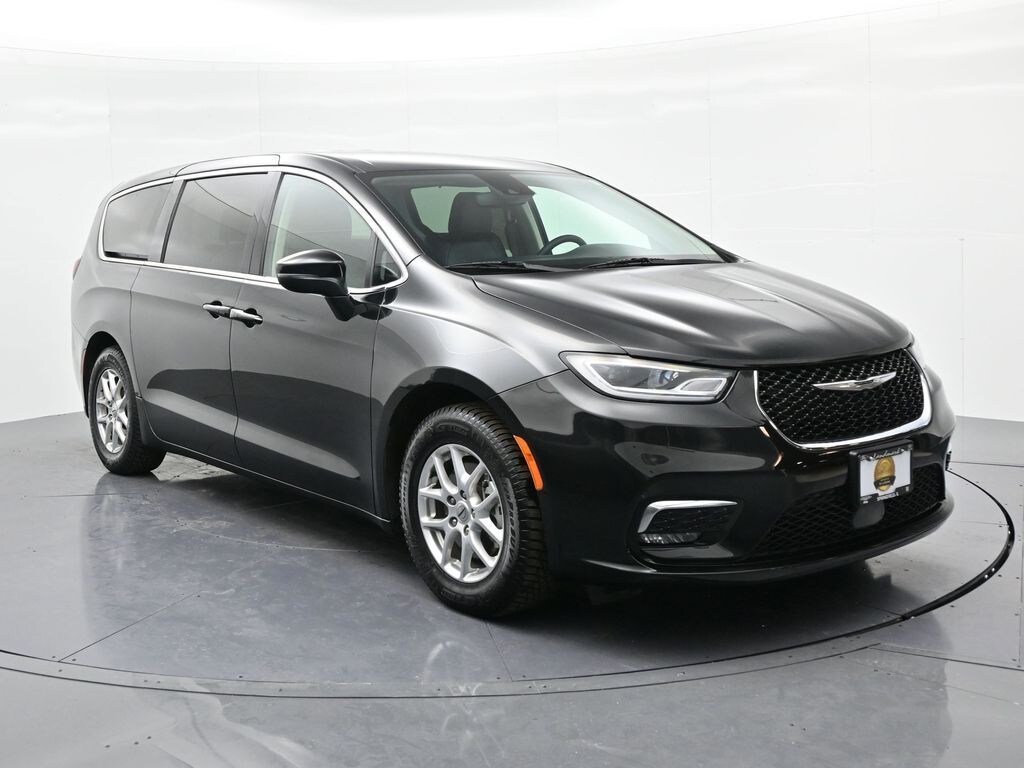Used 2023 Chrysler Pacifica Touring L Minivan/Van