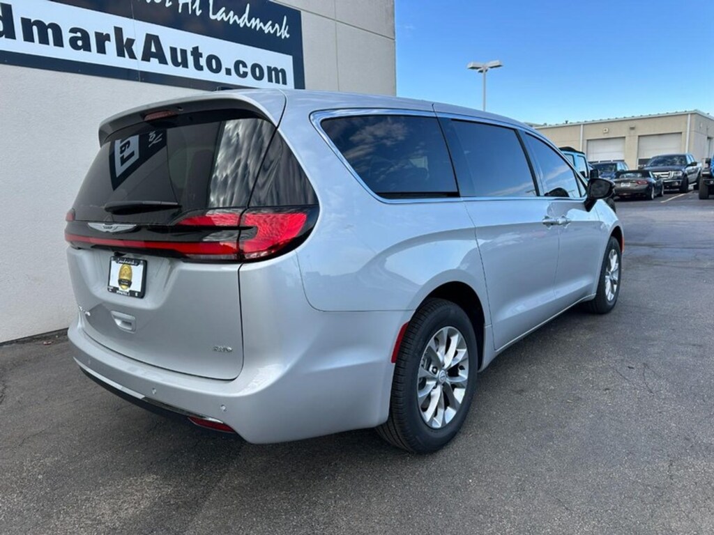 New 2026 Chrysler Pacifica Select AWD Passenger Van