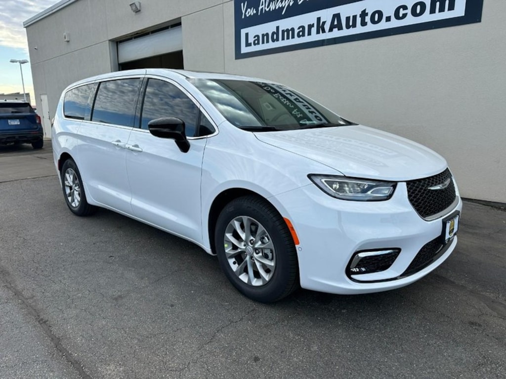 New 2026 Chrysler Pacifica Limited FWD Passenger Van