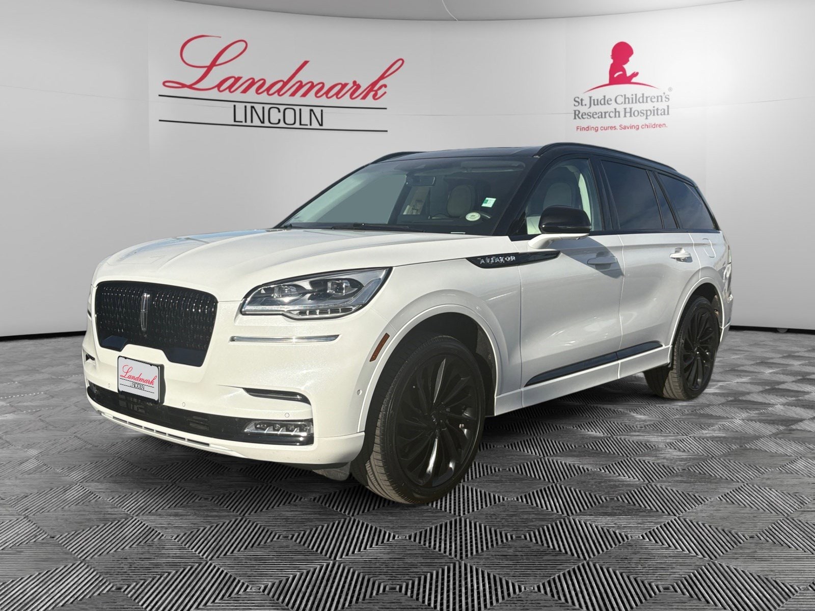 2023 Lincoln Aviator Black Label's photo