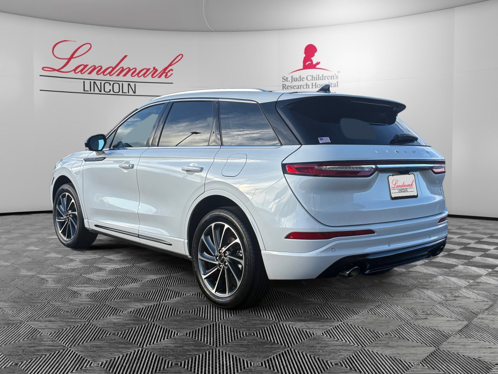 2024 Lincoln Corsair Grand Touring photo 3