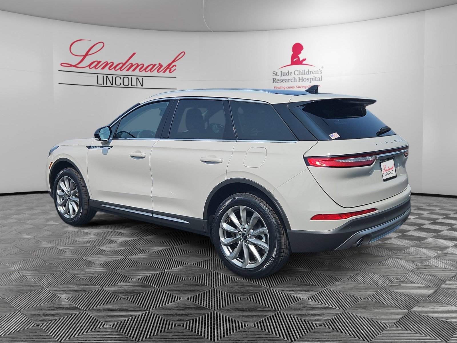 2022 Lincoln Corsair Standard photo 3