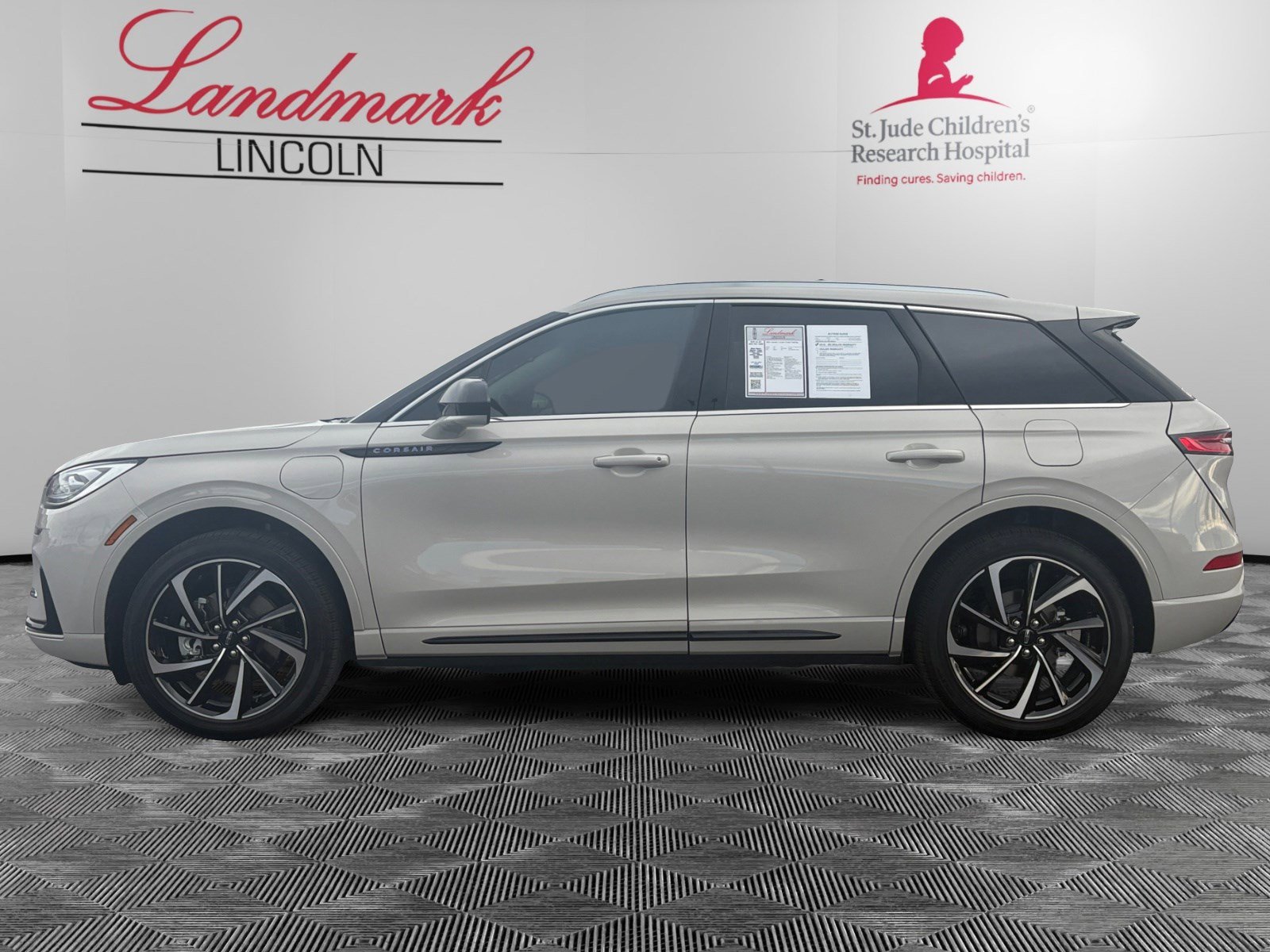 2024 Lincoln Corsair Grand Touring photo 2