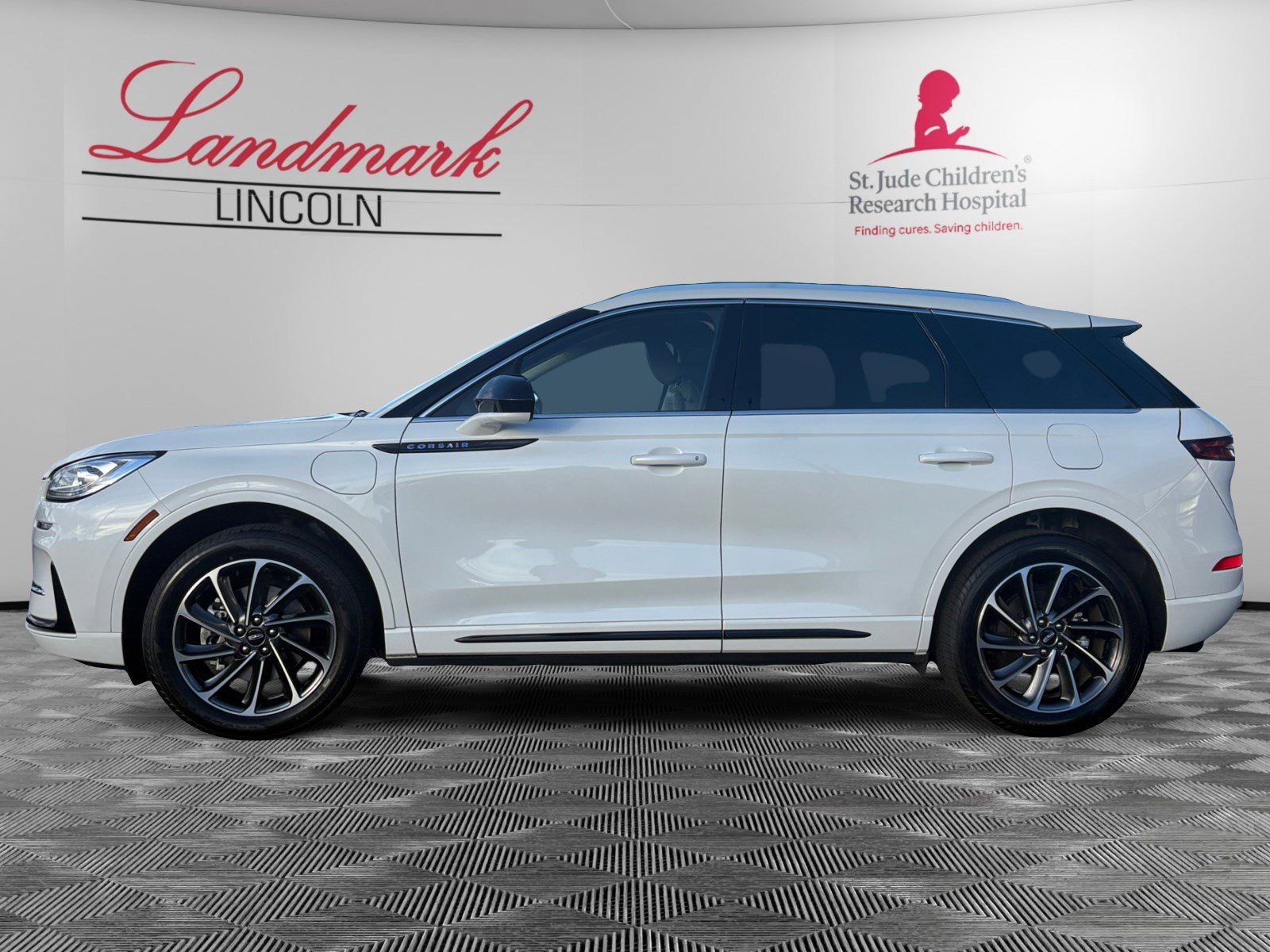 2024 Lincoln Corsair Grand Touring photo 2