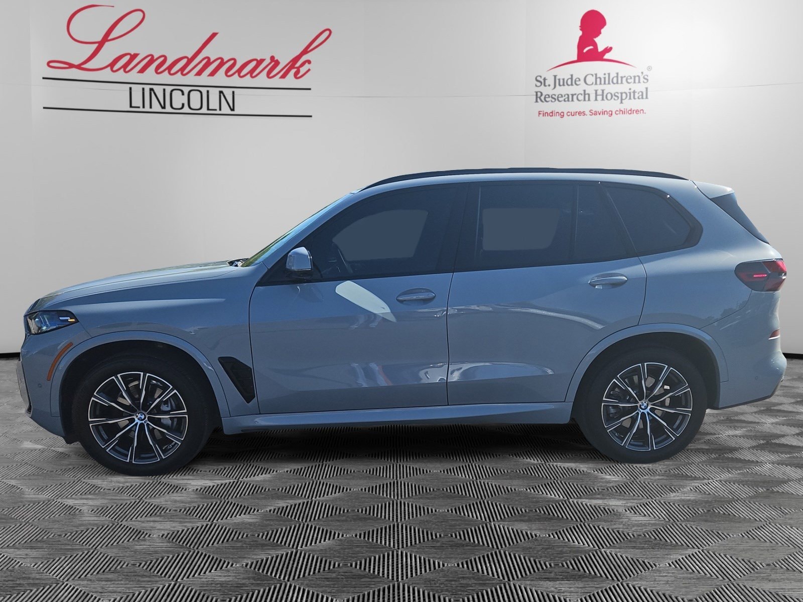 Used 2024 BMW X5 40i with VIN 5UX23EU05R9V83650 for sale in Englewood, CO