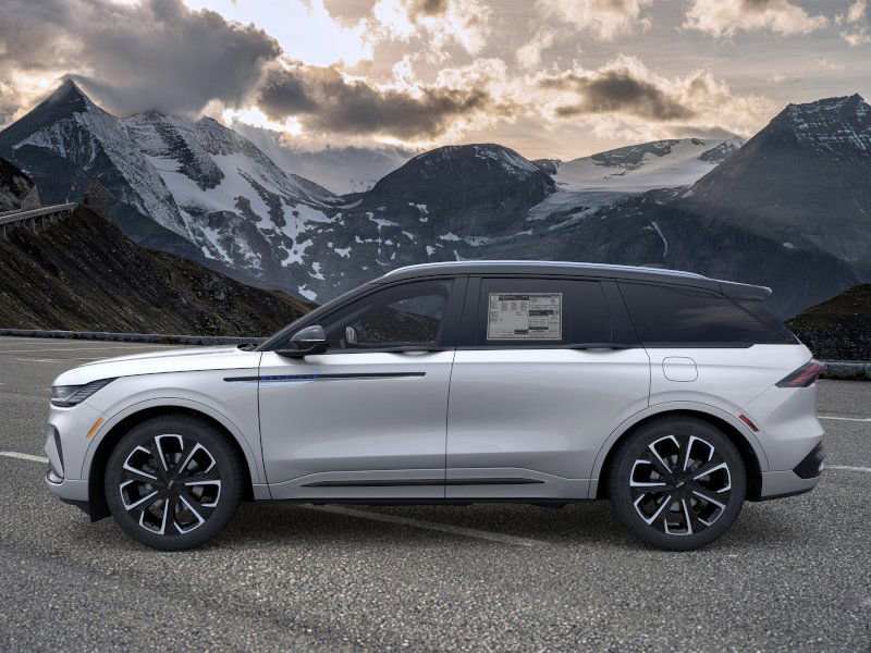 2026 Lincoln Nautilus Reserve photo 3