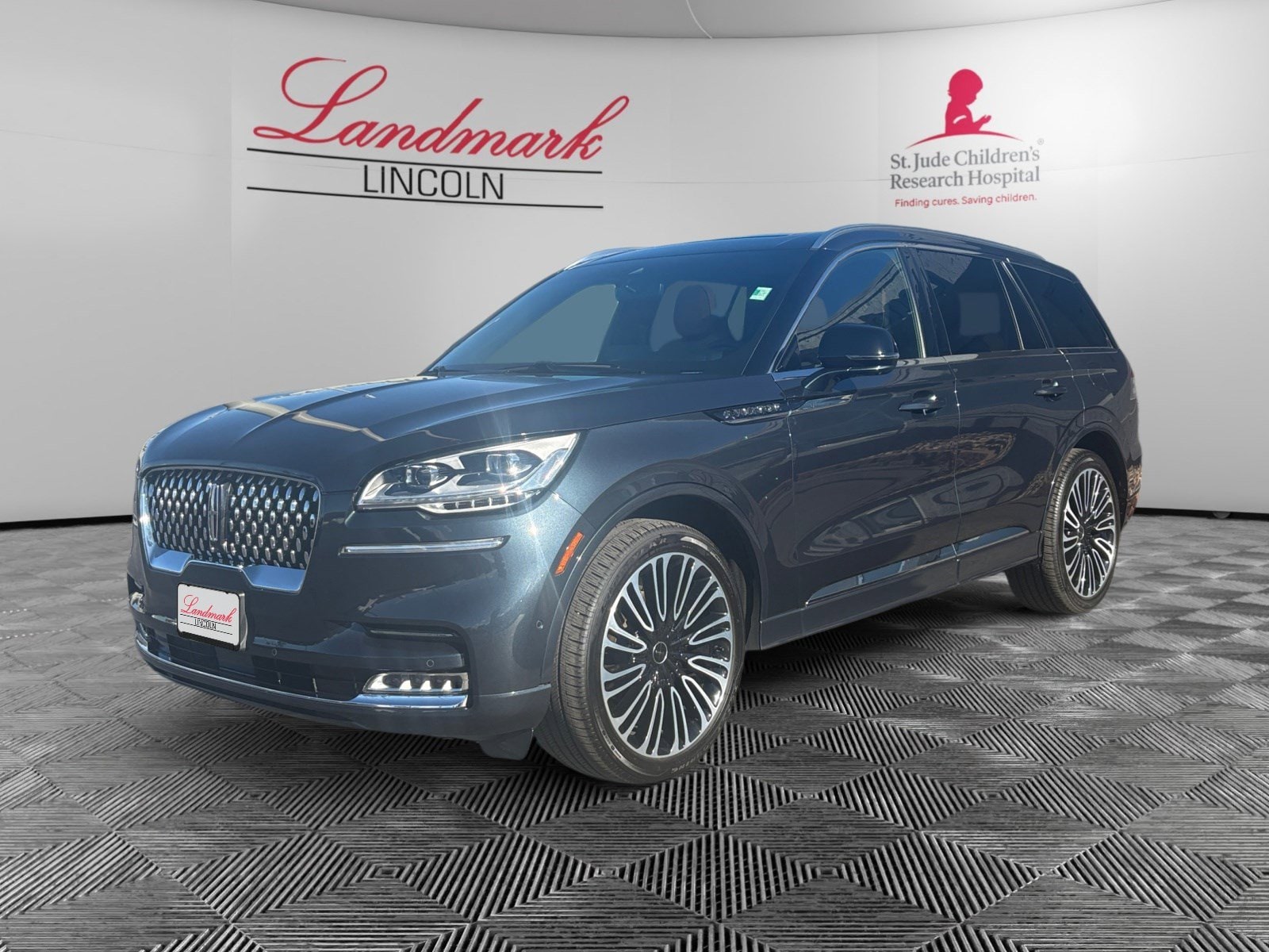 2024 Lincoln Aviator Black Label's photo
