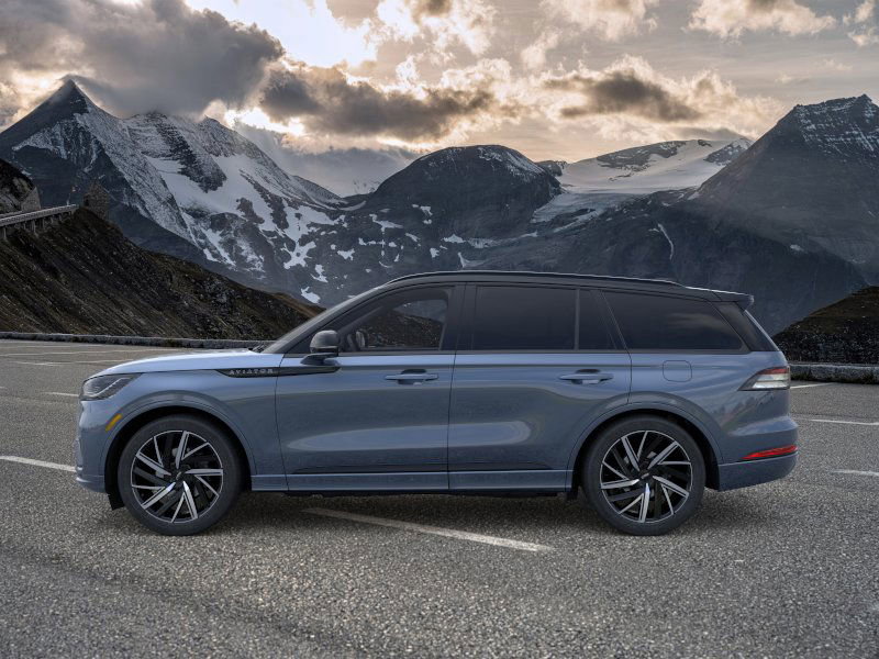 2025 Lincoln Aviator Black Label photo 3