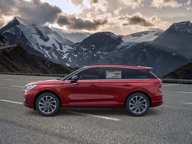 2025 Lincoln Corsair Grand Touring photo 3