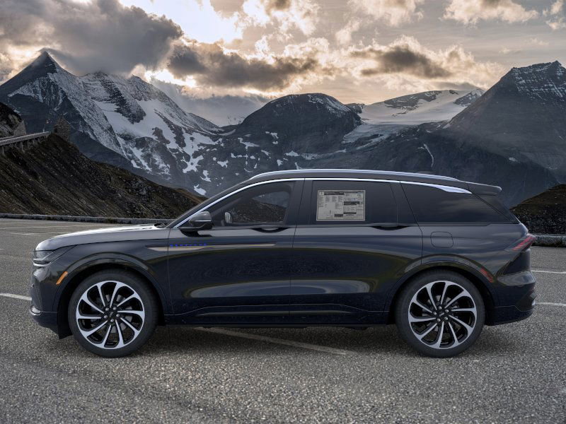 2025 Lincoln Nautilus Black Label photo 3