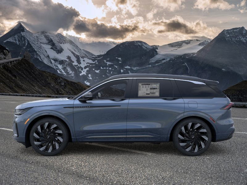 2025 Lincoln Nautilus Black Label photo 3