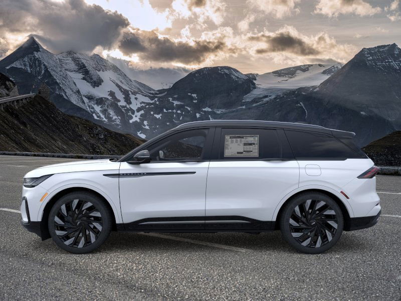 2026 Lincoln Nautilus Reserve photo 3