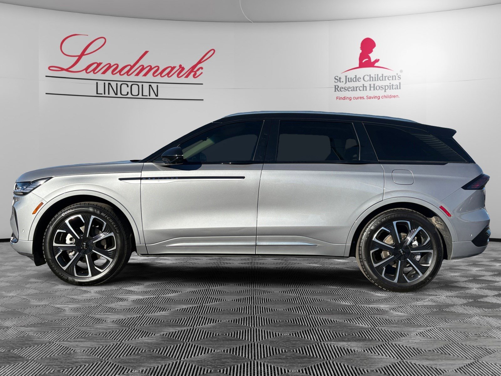 2024 Lincoln Nautilus Reserve photo 2