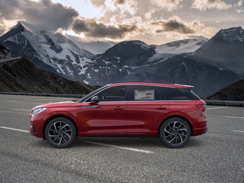 2025 Lincoln Corsair Grand Touring photo 3