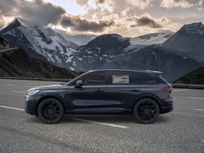 2025 Lincoln Corsair Grand Touring photo 3