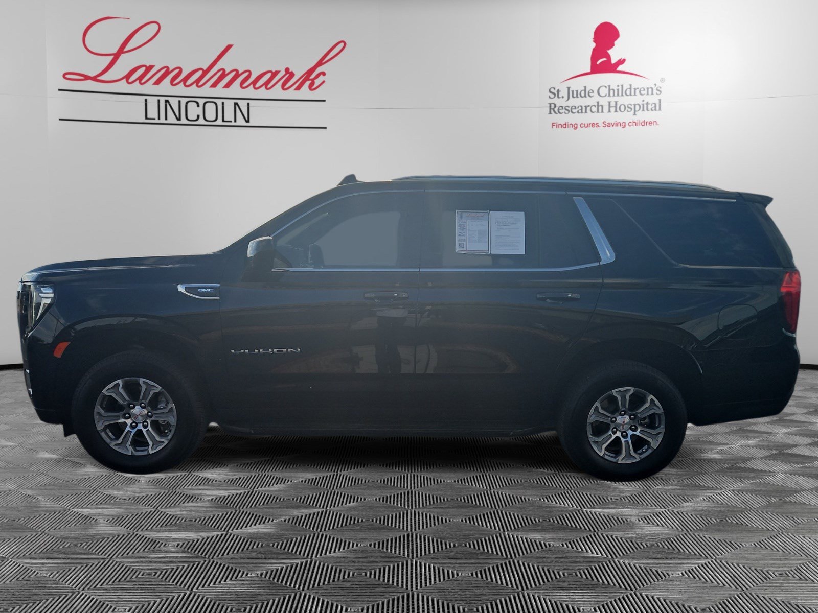 Used 2024 GMC Yukon SLE with VIN 1GKS2AKD7RR292915 for sale in Englewood, CO