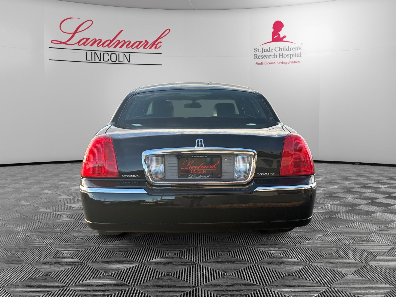 2011 Lincoln Town Car Signature Limited photo 4