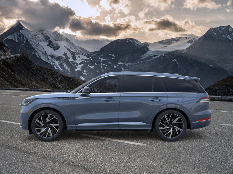 2025 Lincoln Aviator Black Label photo 3