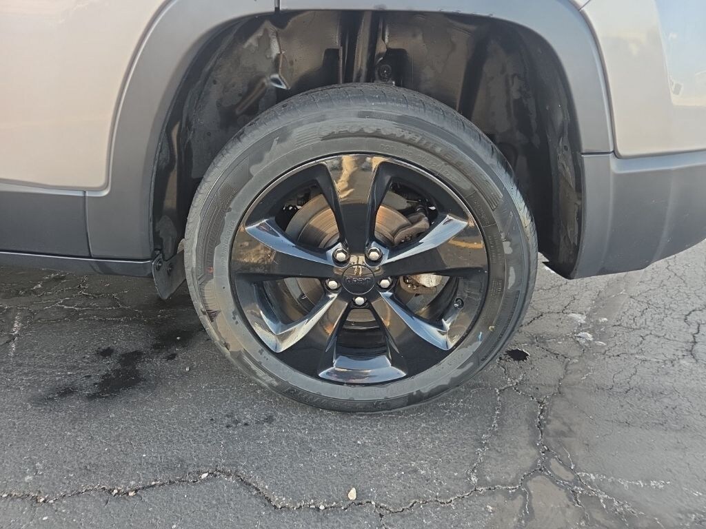 Used 2020 Jeep Cherokee Latitude Plus SUV