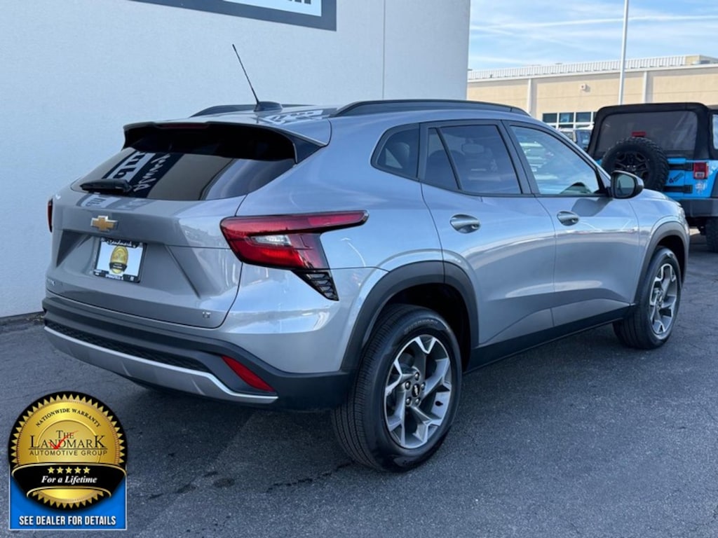 Used 2025 Chevrolet Trax LT SUV